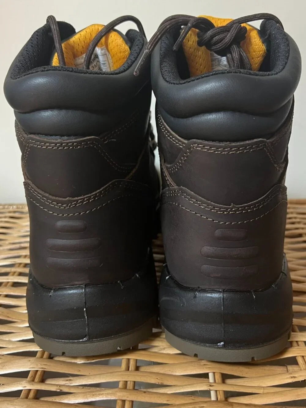 Men industrial shoes Size 13M Soft Toe tough Work Boots oil & slip resistant
